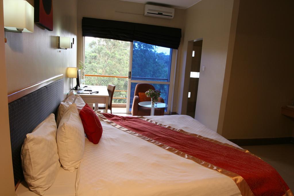 Metropole Hotel Kampala Luaran gambar
