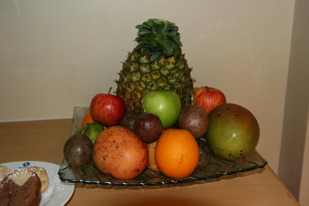 Metropole Hotel Kampala Luaran gambar