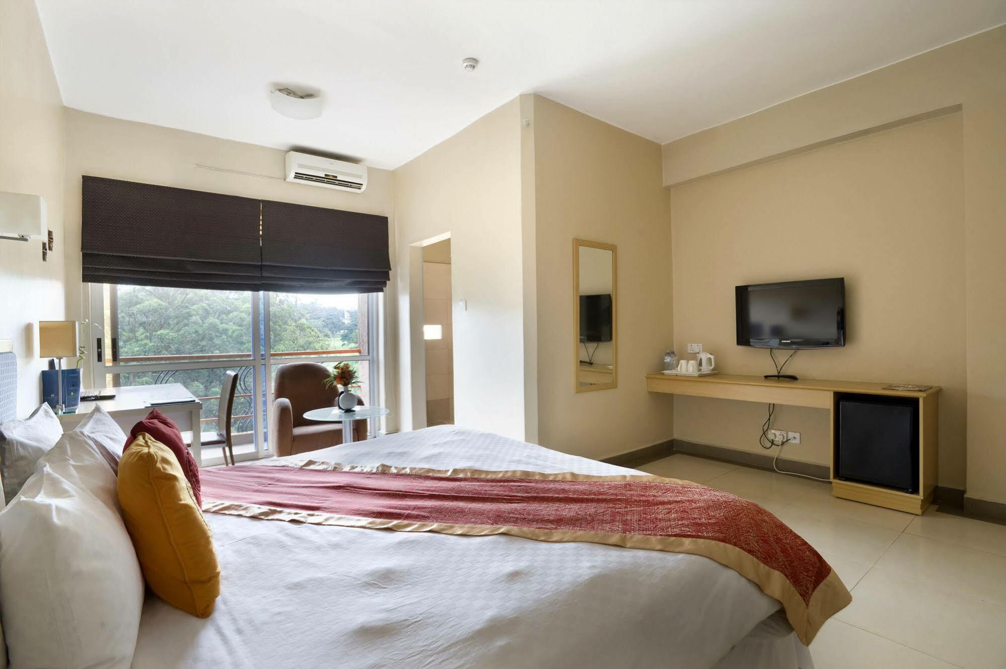 Metropole Hotel Kampala Luaran gambar