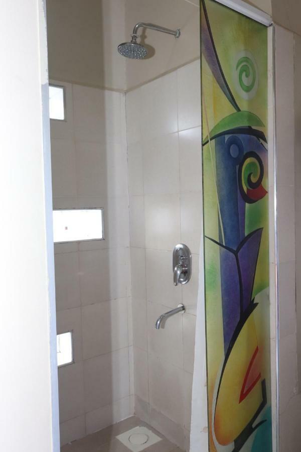 Metropole Hotel Kampala Luaran gambar